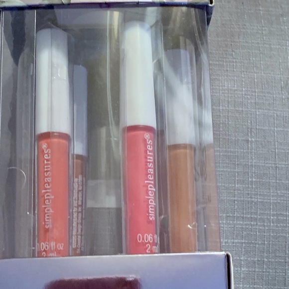 5 everyday shades lip gloss collection - Picture 4 of 5